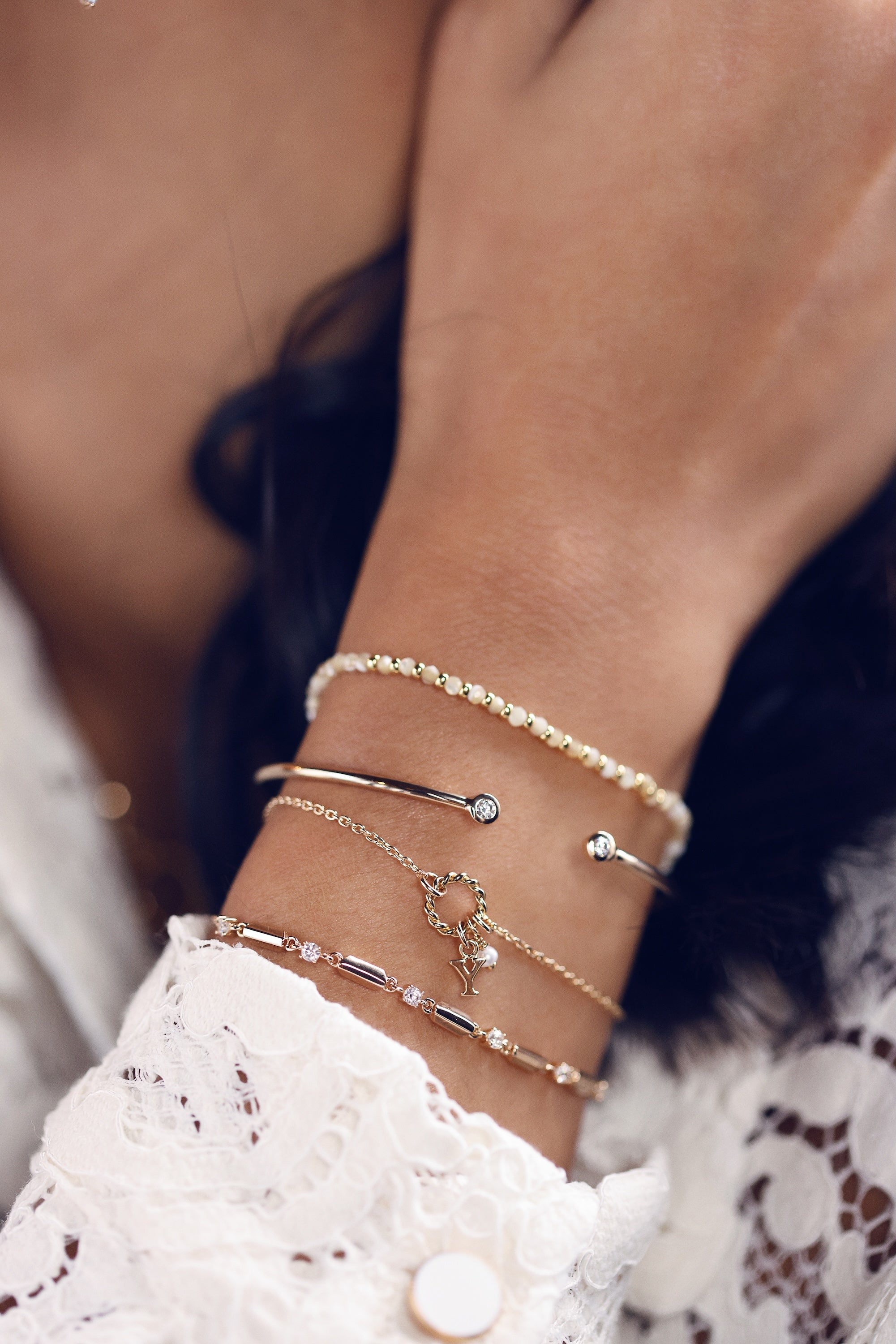 Bracelet personnalisable doré pour initiales et charms Alma