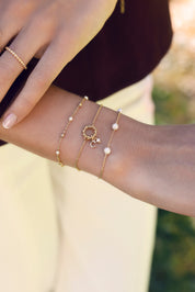Bracelet personnalisable doré pour initiales et charms Alma