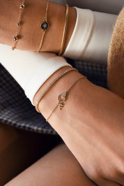 Bracelet personnalisable doré et zircons charms initiales Janny - Bijou porté