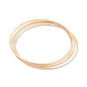 Bracelets semainier en acier inoxydable doré composés de 3 joncs torsadés, 3 joncs lisses et 1 jonc finement travaillé - Bijou photographié sur fond blanc 