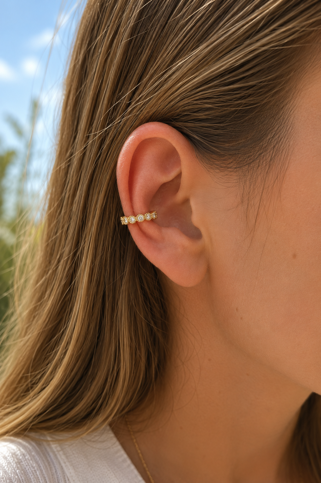 Bague d'oreille dorée et zircons Laetitia
