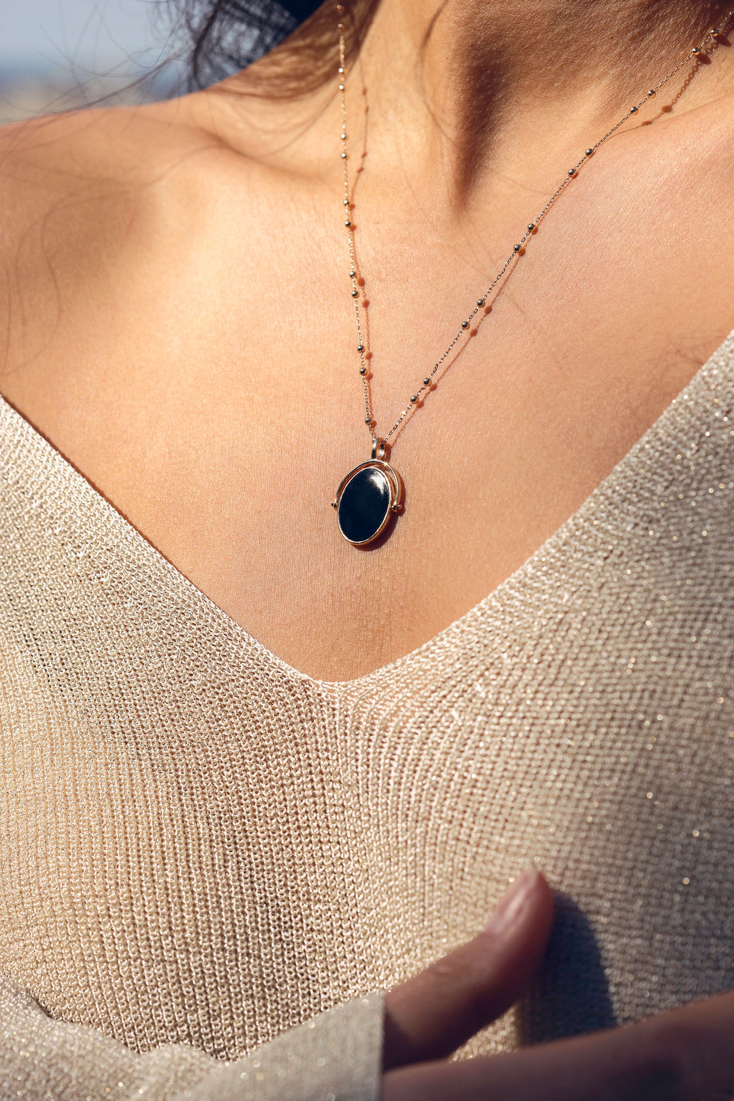 Collier doré personnalisable pour gravure agate noire Joya - Bijou porté