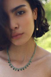 Collier sur fil doré Sibylle amazonite composé de perles en amazonite avec pampilles en malachite et amazonite - Bijou porté