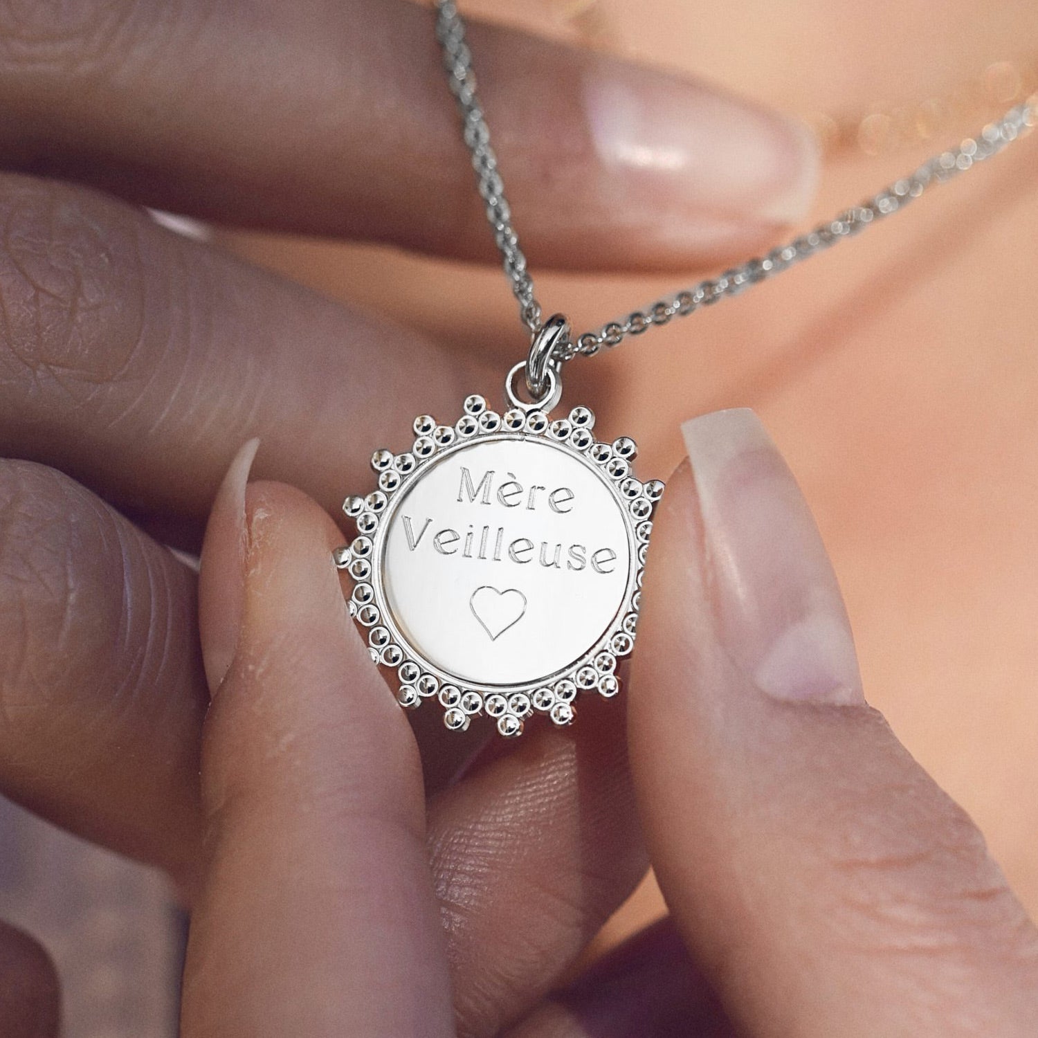 Collier personnalisable à graver argent médaille Ness - Bijou porté