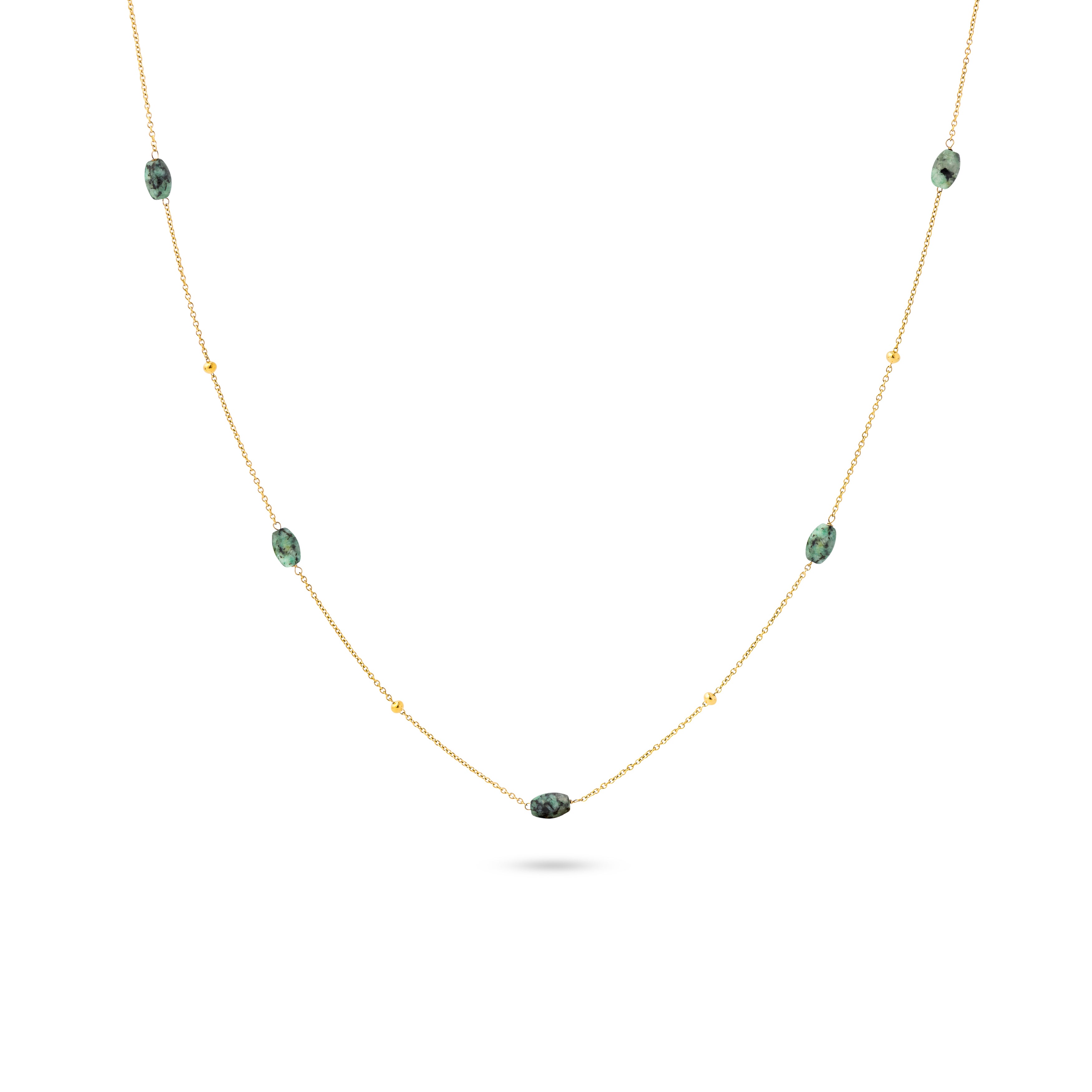 Collier sautoir doré Amilda turquoise africaine chaîne fine orné de pierres naturelles - Bijou photographié sur fond blanc