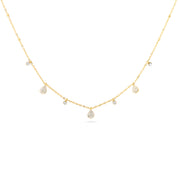 Collier doré Davia goutte orné de pendentifs sertis de zircons - Bijou photographié sur fond blanc