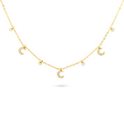 Collier doré Davia lune orné de pendentifs sertis de zircons - Bijou photographié sur fond blanc