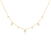 Collier doré Davia maille marine orné de pendentifs sertis de zircons - Bijou photographié sur fond blanc