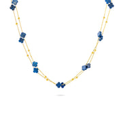 Collier sautoir doré Fergi lapis lazuli chaîne fine orné de pierres naturelles en forme de trèfle - Bijou photographié sur fond blanc
