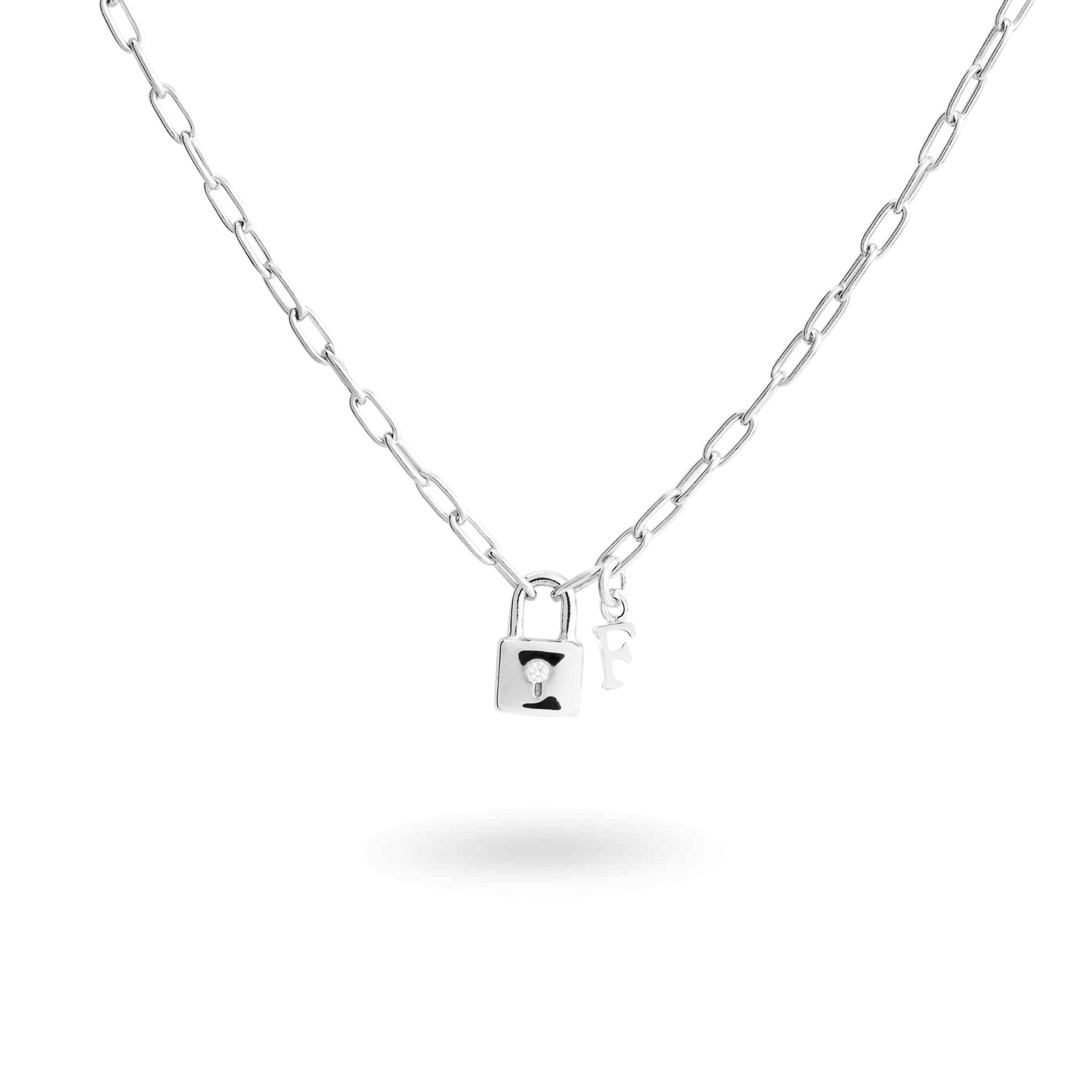 Collier personnalisable en argent Castille maille fine et cadenas orné d'un zircons pour charms et initiales - Bijou photographié sur fond blanc