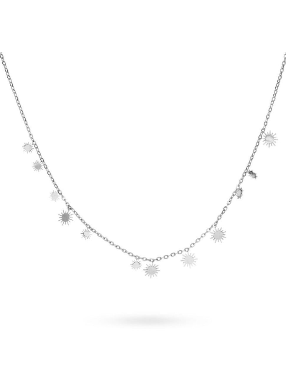 Collier argenté Dena chaîne fine avec pampilles soleils - Bijou sur fond blanc
