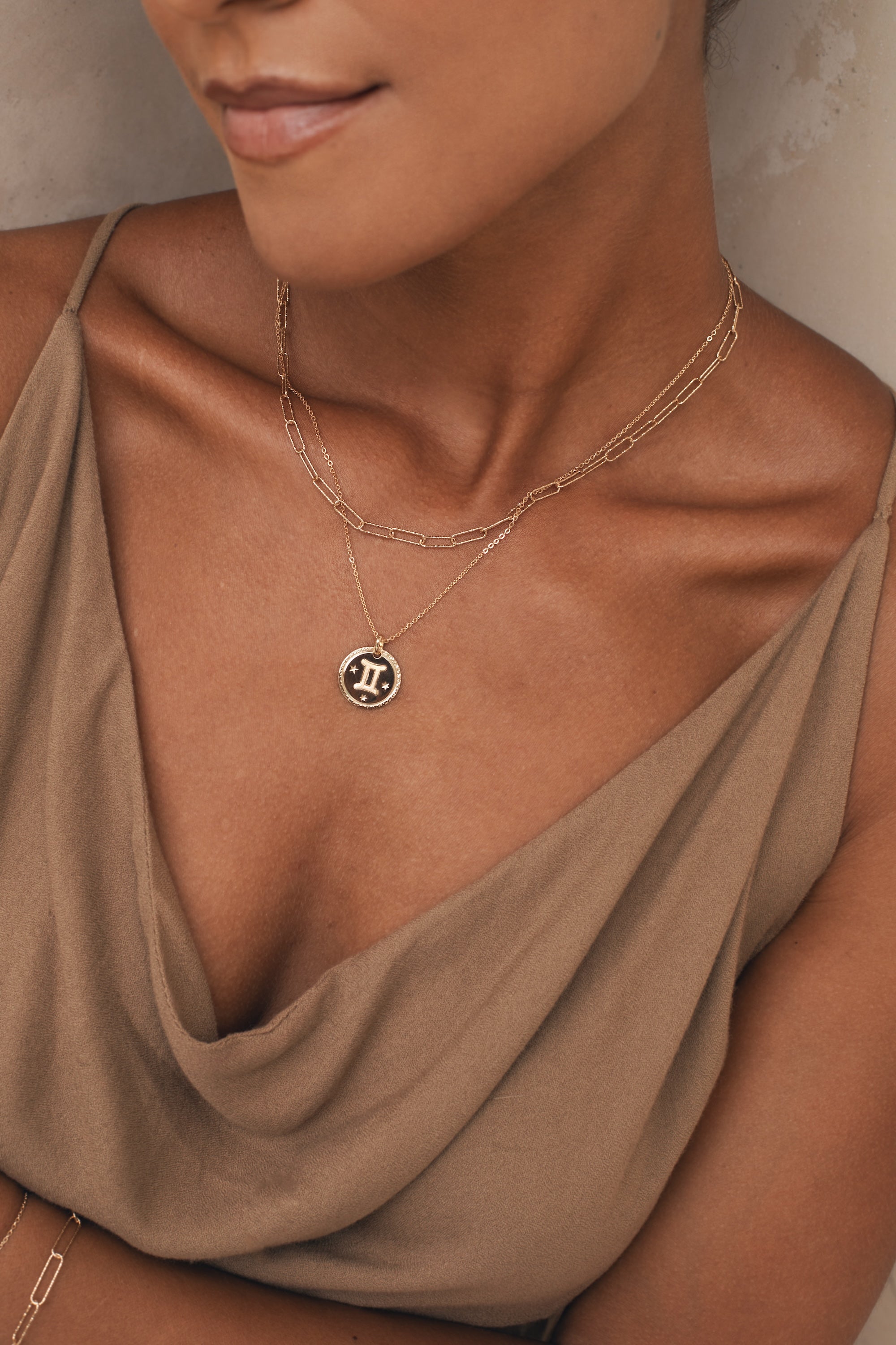 Collier doré Abby Diamant S maille fine martelée - Bijou porté