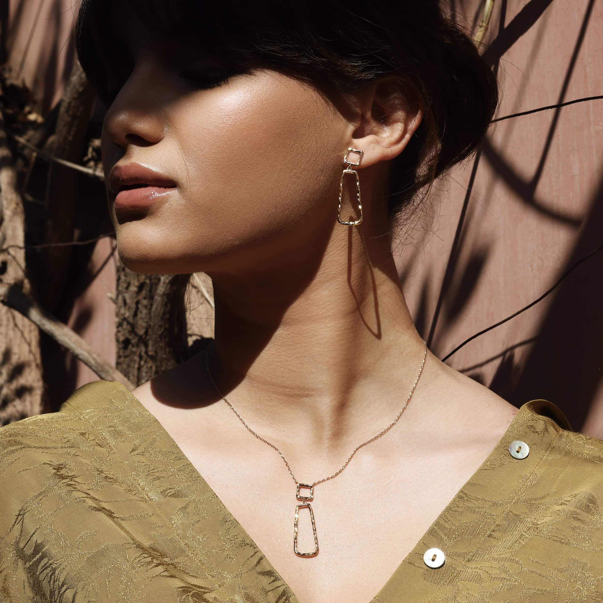 Collier doré Christina - Bijou porté