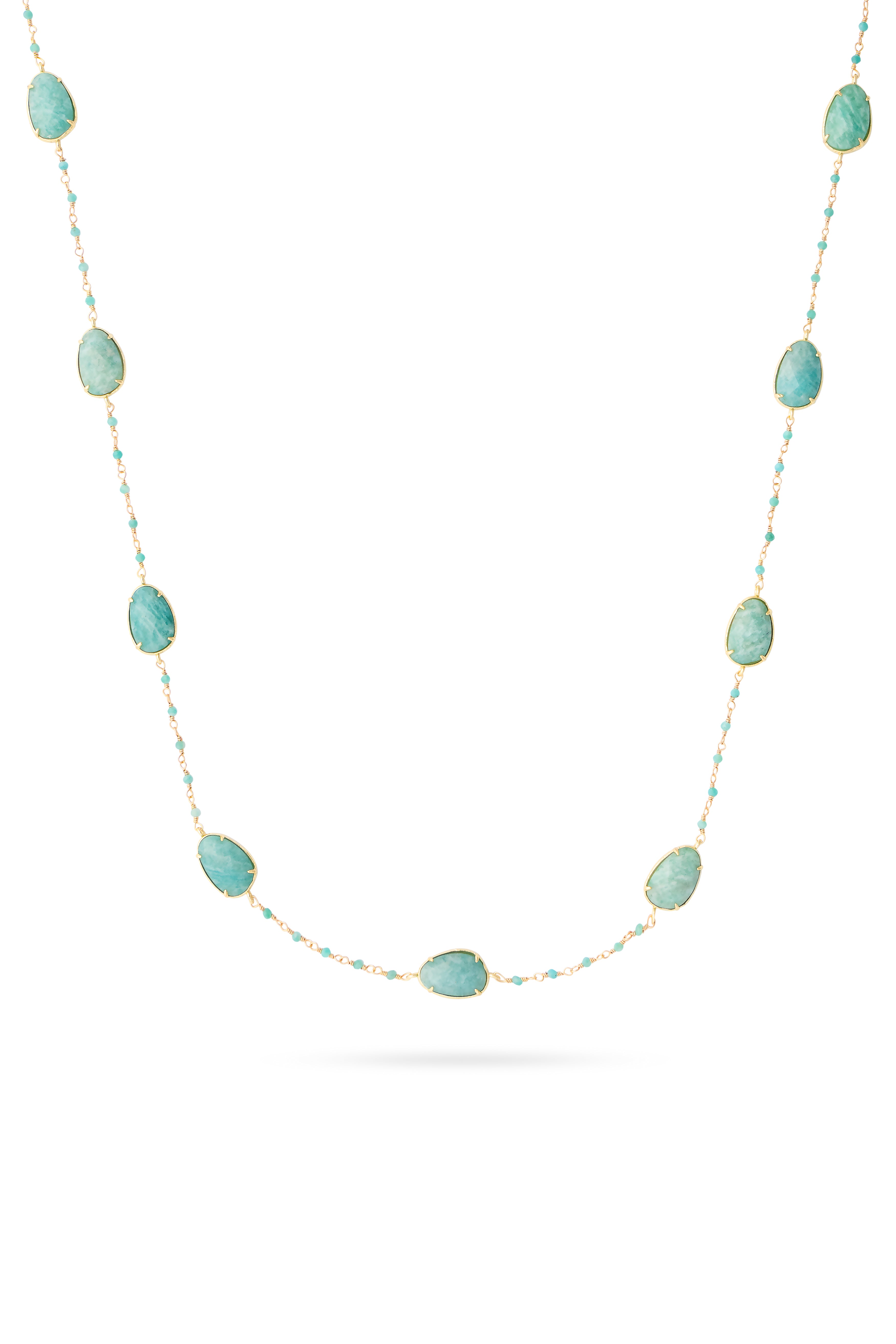 Collier sautoir doré Estelle amazonite orné de pierres naturelles - Bijou sur fond blanc