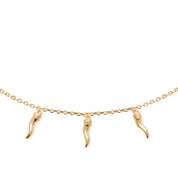 Collier doré Lucia porte-bonheur avec pendentifs piments - Bijou photographié sur fond blanc 