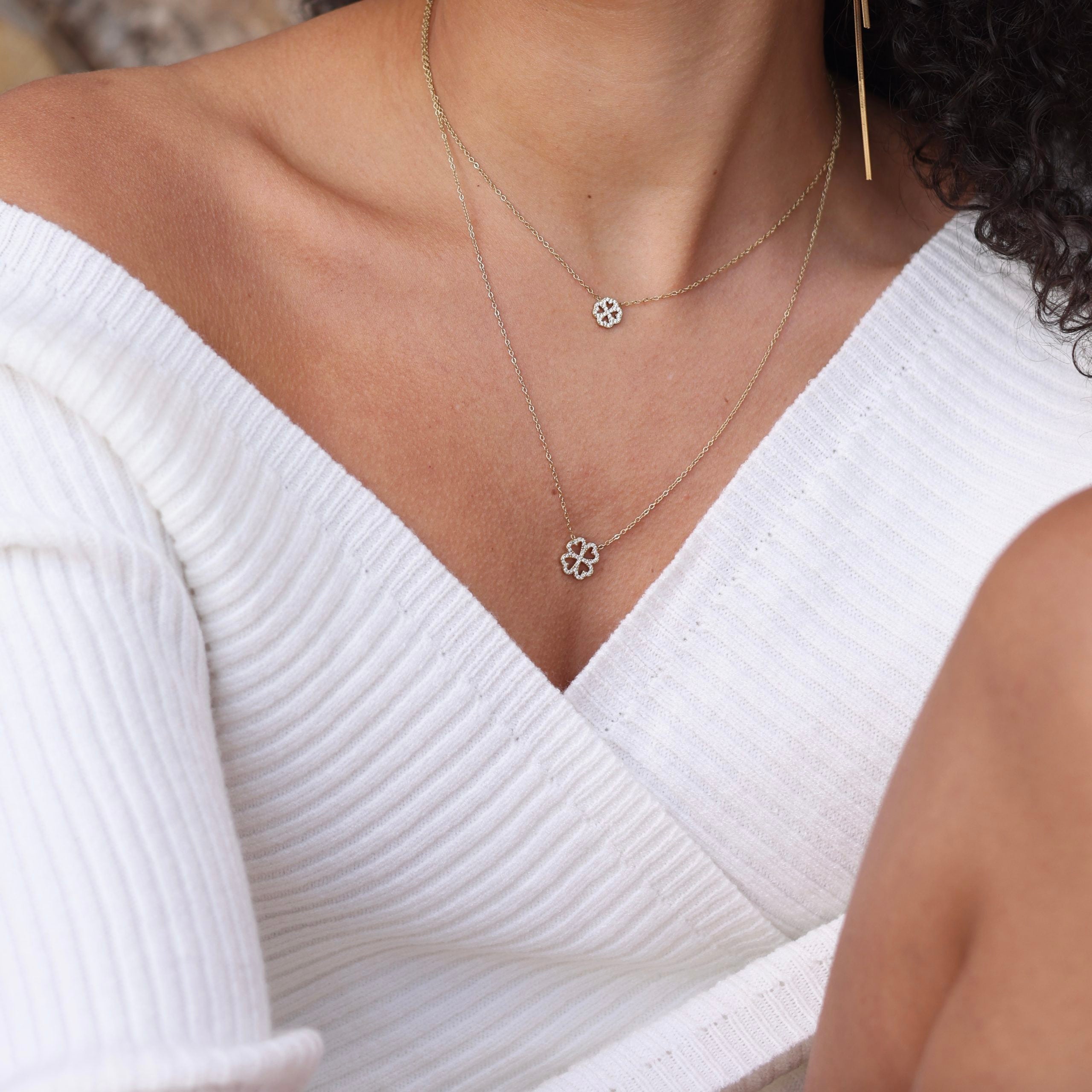 Collier doré chaine double TREFLE ZIRCONS - Bijou porté