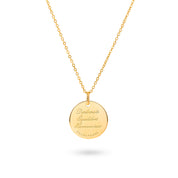 Collier doré signe astrologique Balance - Bijou photographié sur fond blanc