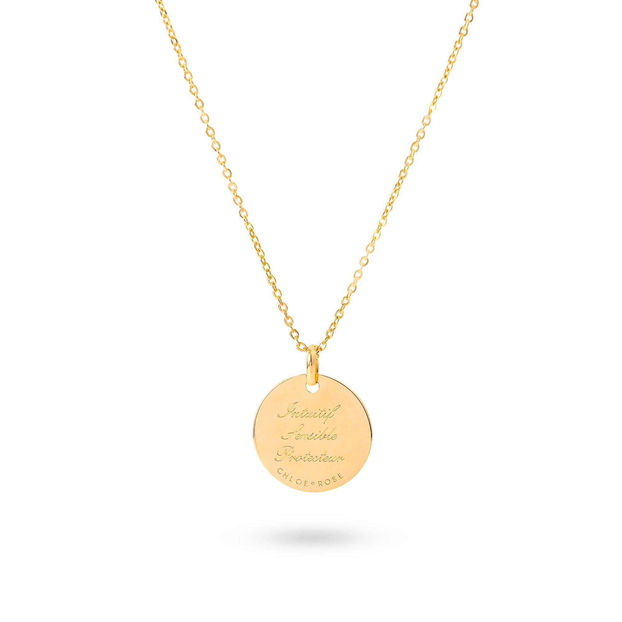 Collier doré signe astrologique Cancer - Bijou photographié sur fond blanc