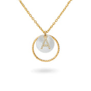 Collier personnalisable doré pour initiale Nala S - Bijou sur fond blanc