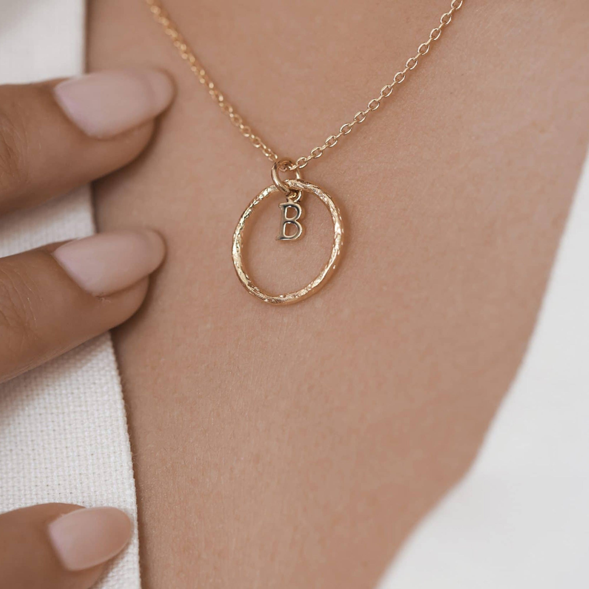 ADÈLE - Collier personnalisable doré alphabet et charms