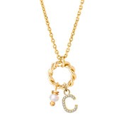 Collier personnalisable doré charms Alma - Bijou photographié sur fond blanc