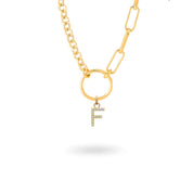 Collier personnalisable Selena doré composé d’un anneau central et de mailles variées de part et d’autre - Bijou photographié sur fond blanc