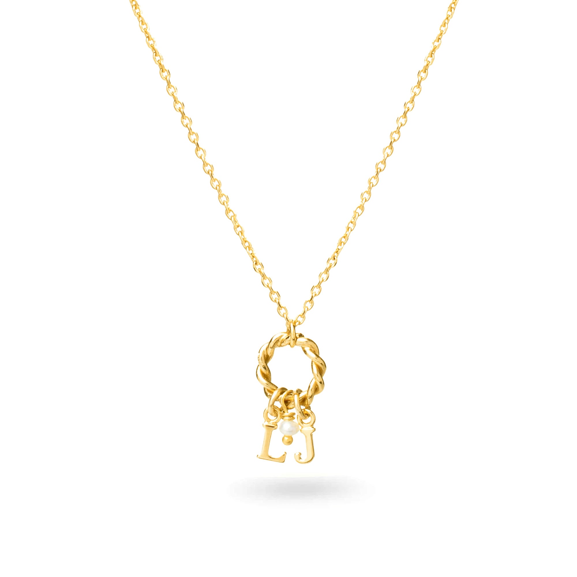 Collier personnalisable doré charms Alma - Bijou photographié sur fond blanc