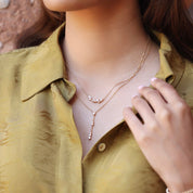 Collier doré et zircons Mounia - Bijou porté 