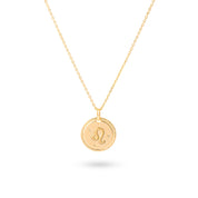 Collier doré signe astrologique Lion - Bijou photographié sur fond blanc