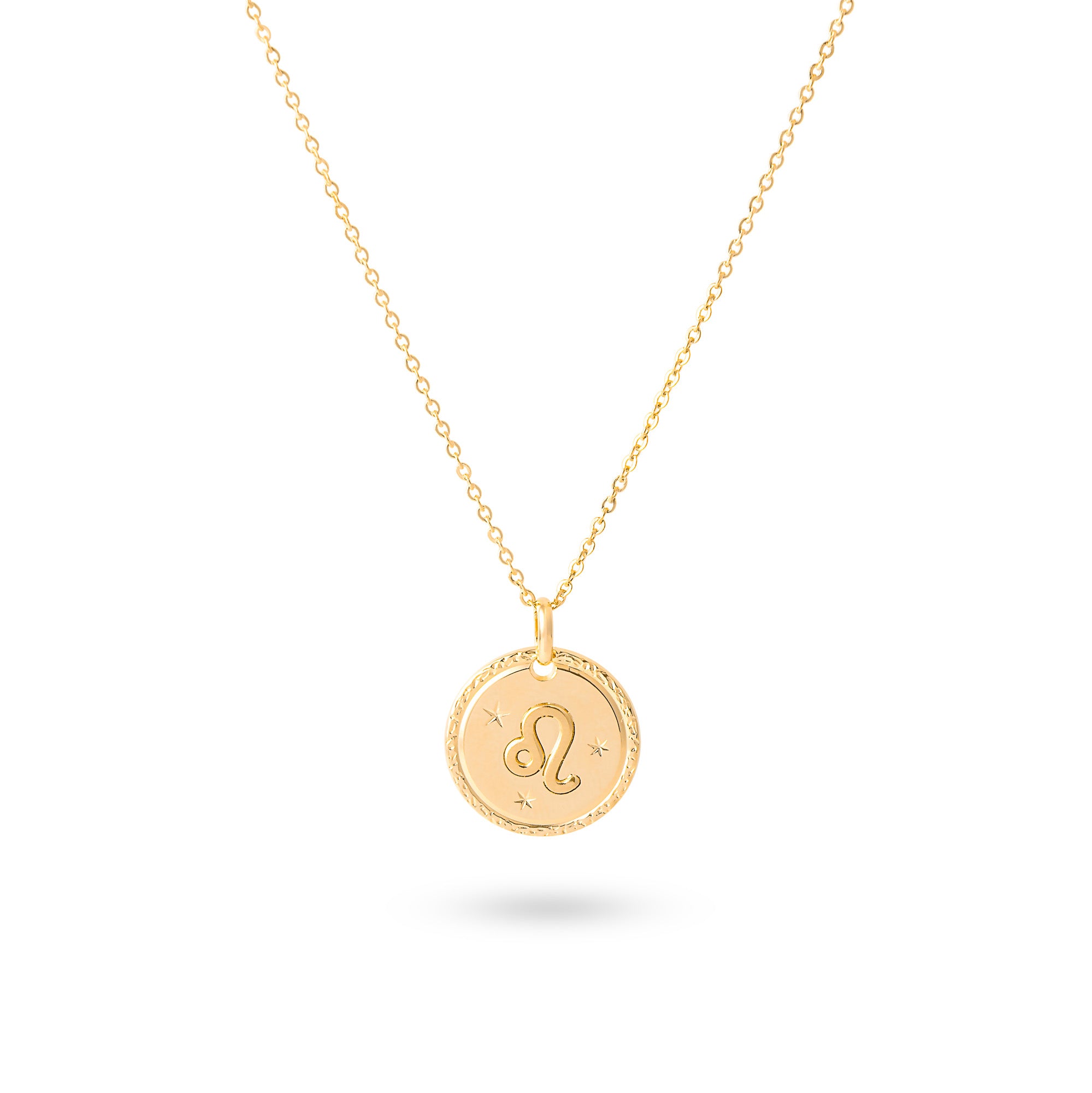 Collier doré signe astrologique Lion - Bijou photographié sur fond blanc