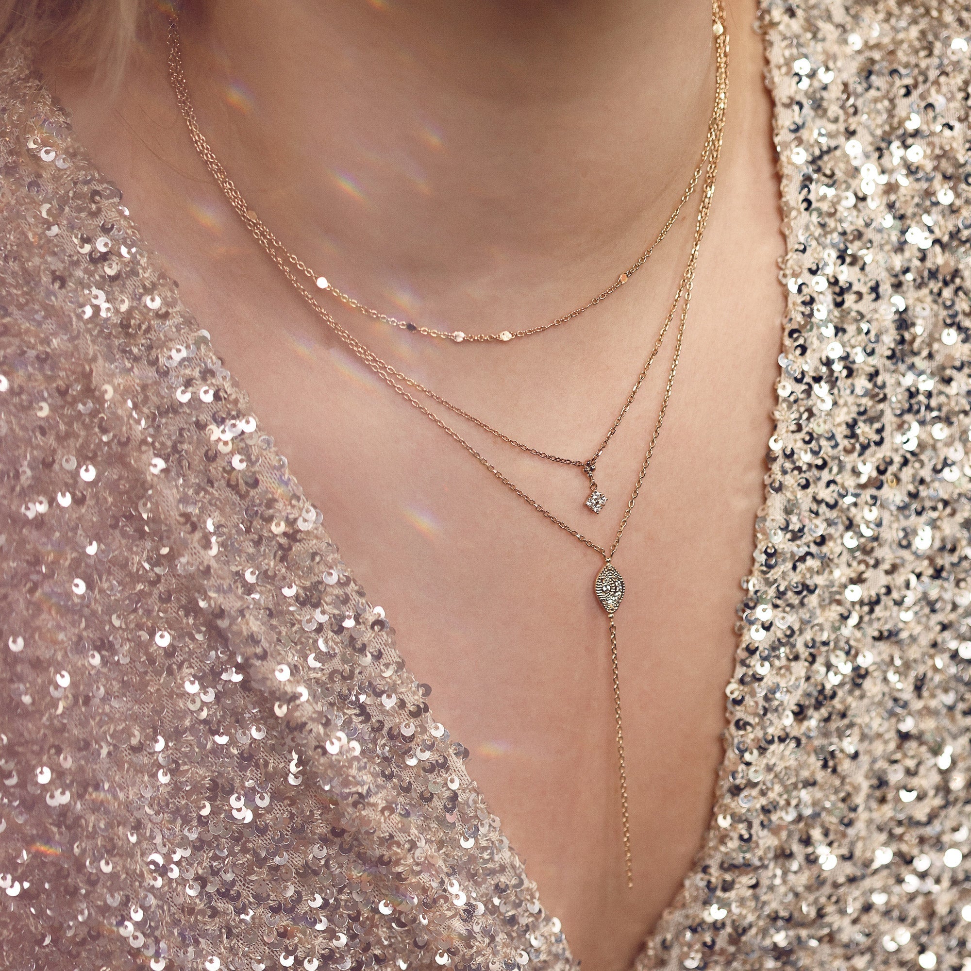 Collier doré zircons CARMEN - Bijou porté