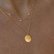 Collier double dore personnalisable pour gravure nacre Ava - Bijou porté