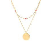 Collier double personnalisable dore perle agate rouge fuchsia Ava - Bijou photographié sur fond blanc