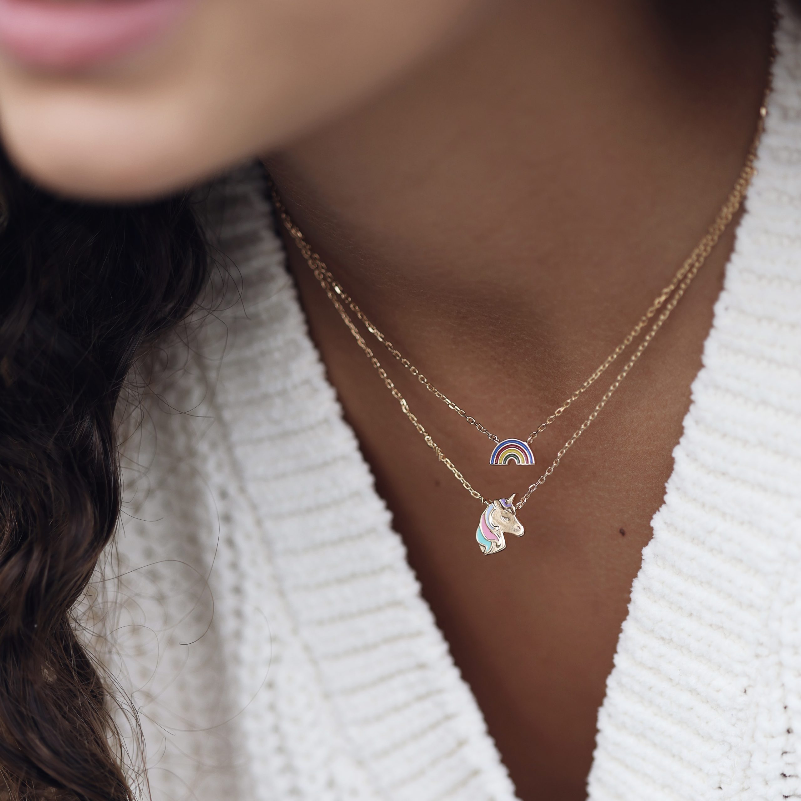 Collier doré enfant ARC-EN-CIEL - Bijou porté