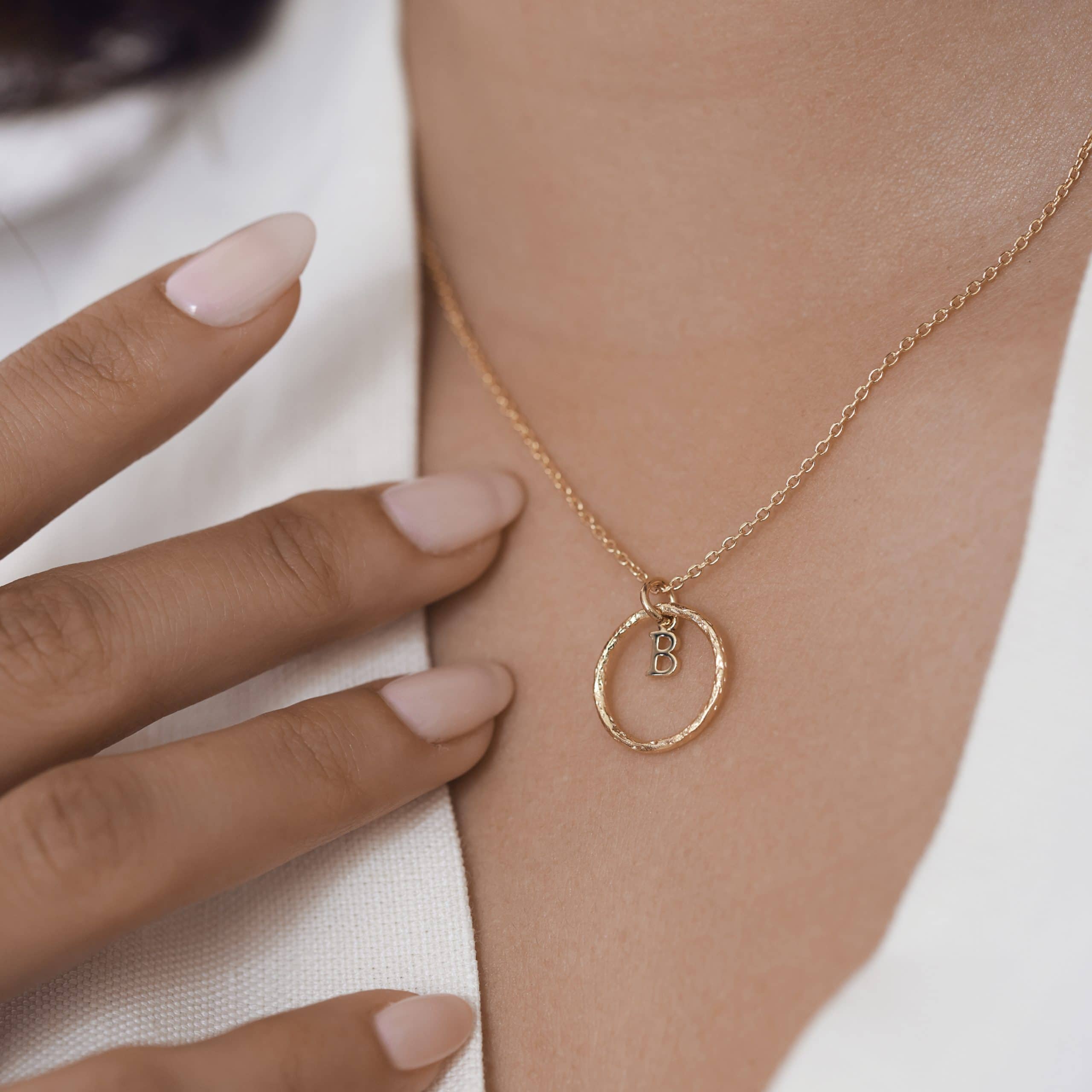 Collier_personnalisable_Adele_charms_initiales.jpg