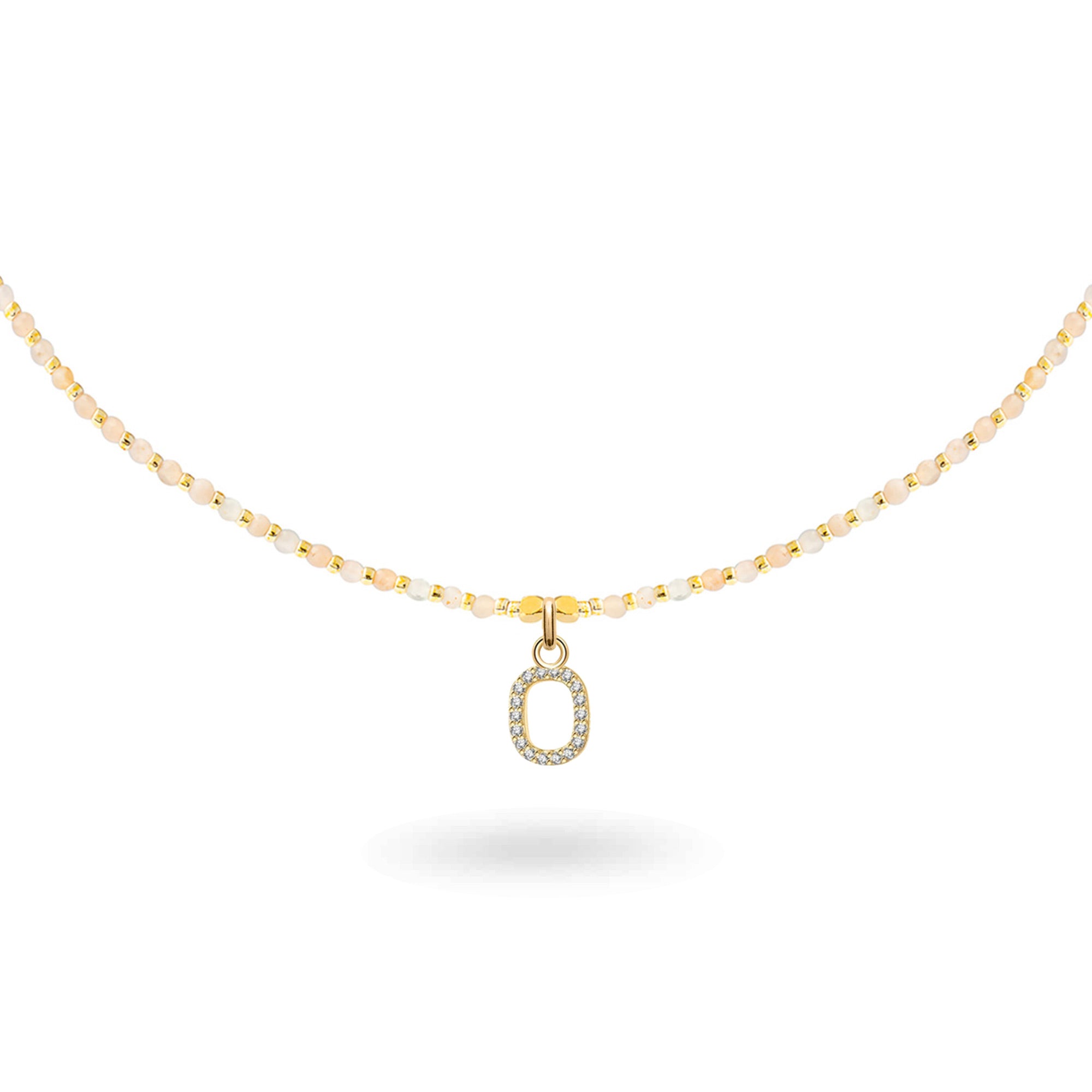 Collier doré personnalisable initiales et charms Nelia pierres du soleil - Bijou photographié sur fond blanc
