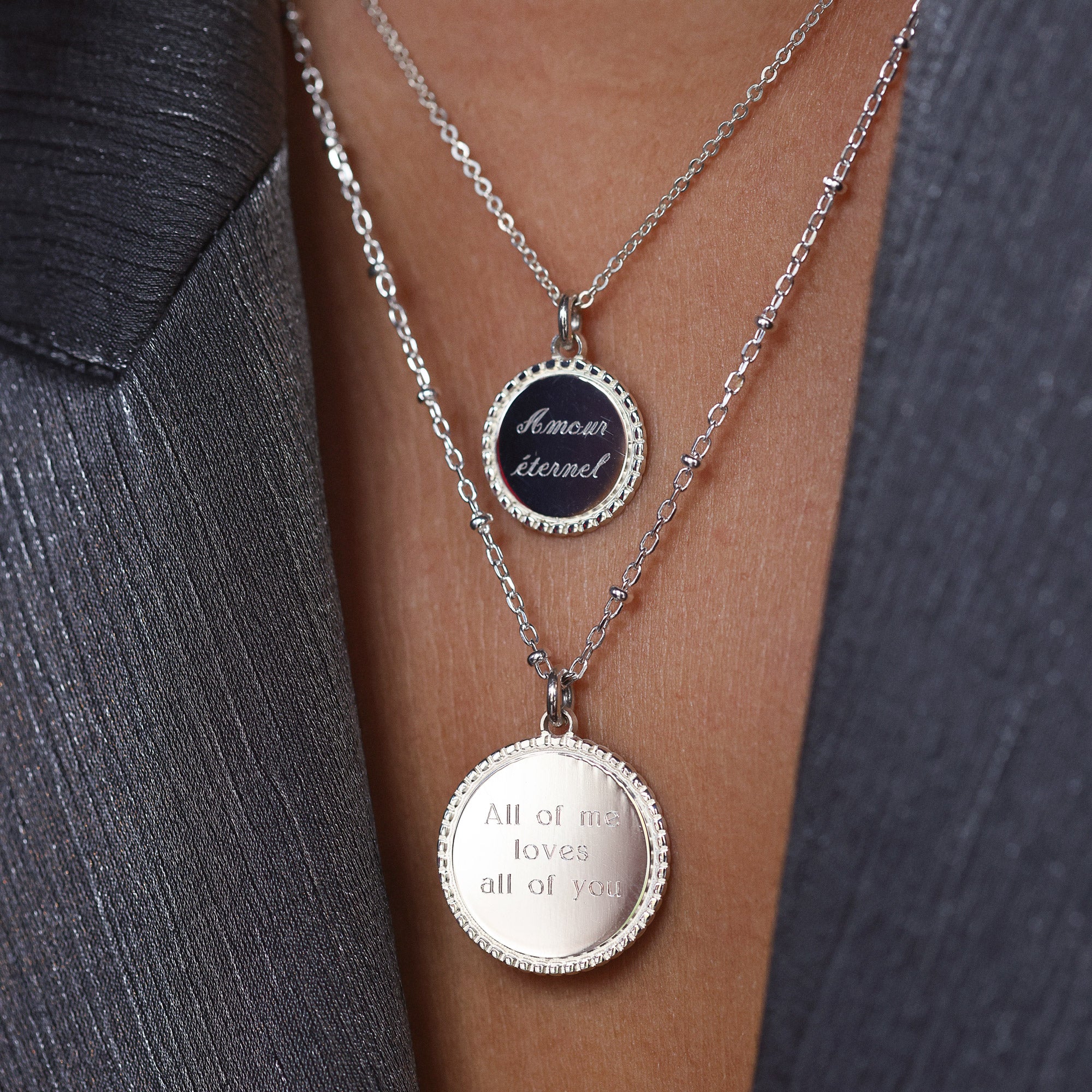 LOUISA – Collier personnalisable pour gravure médaille argent Louisa - Bijou porté