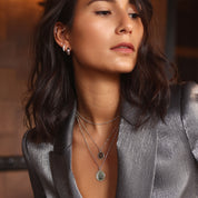 LOUISA – Collier personnalisable pour gravure médaille argent Louisa - Bijou porté