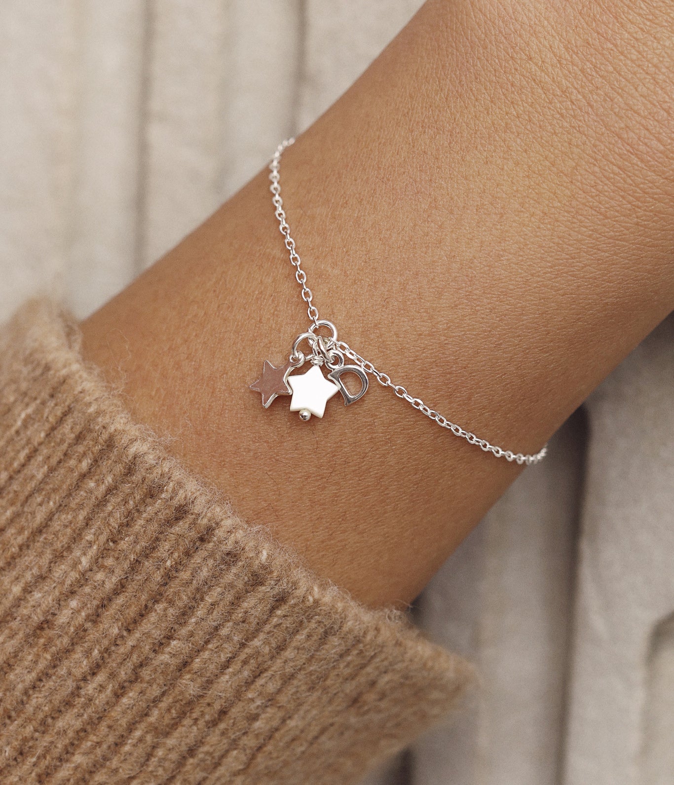 Collier_personnalisable_charms_lettre_Ama_Argent.jpg