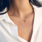 Collier personnalisable doré charms Alma - Bijou porté