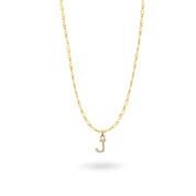 Collier personnalisable initiales et charms doré Marta - Bijou sur fond blanc