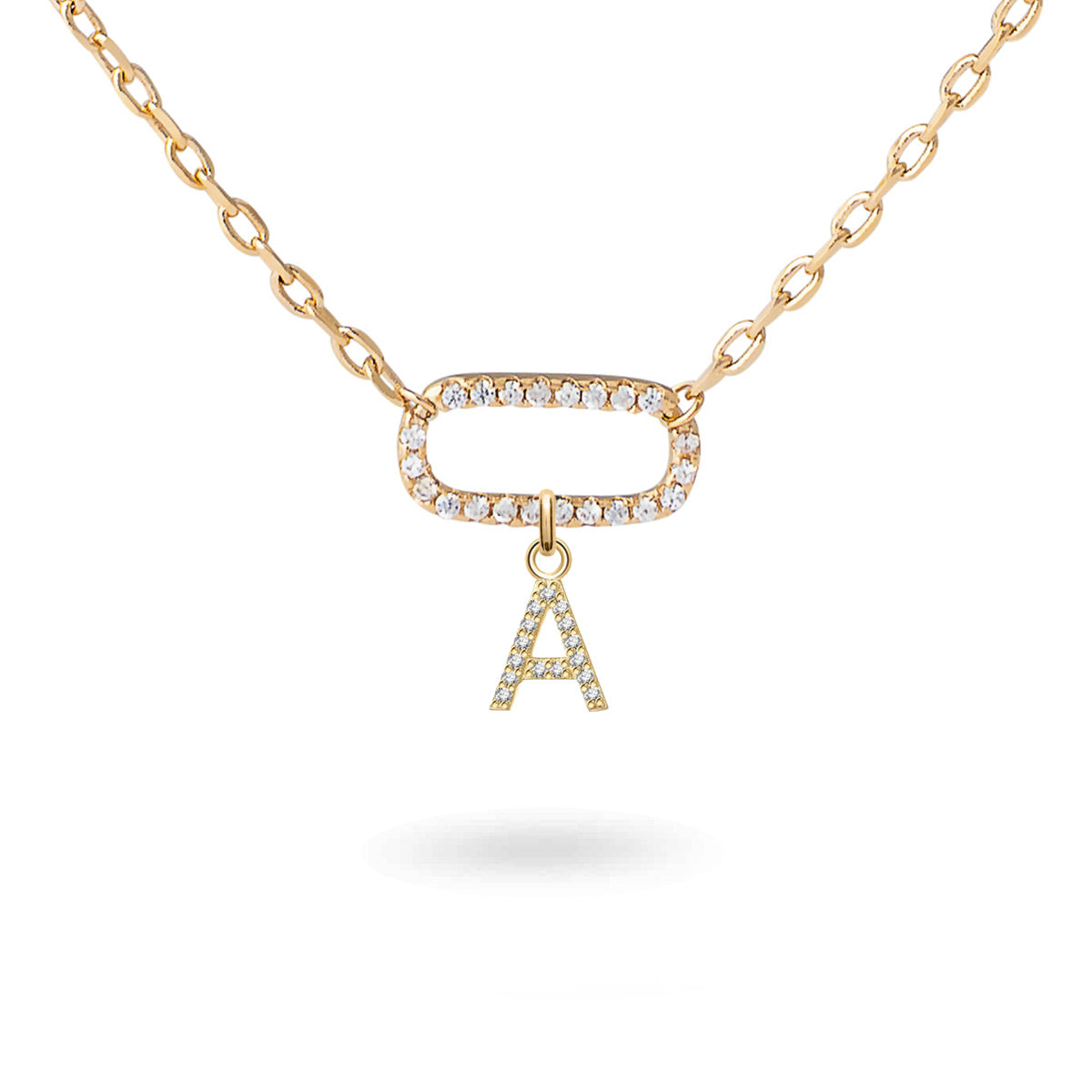 Collier personnalisable doré pour initiales et charms Laryssa - Bijou sur fond blanc