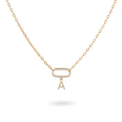 Collier personnalisable doré pour initiales et charms Laryssa - Bijou sur fond blanc