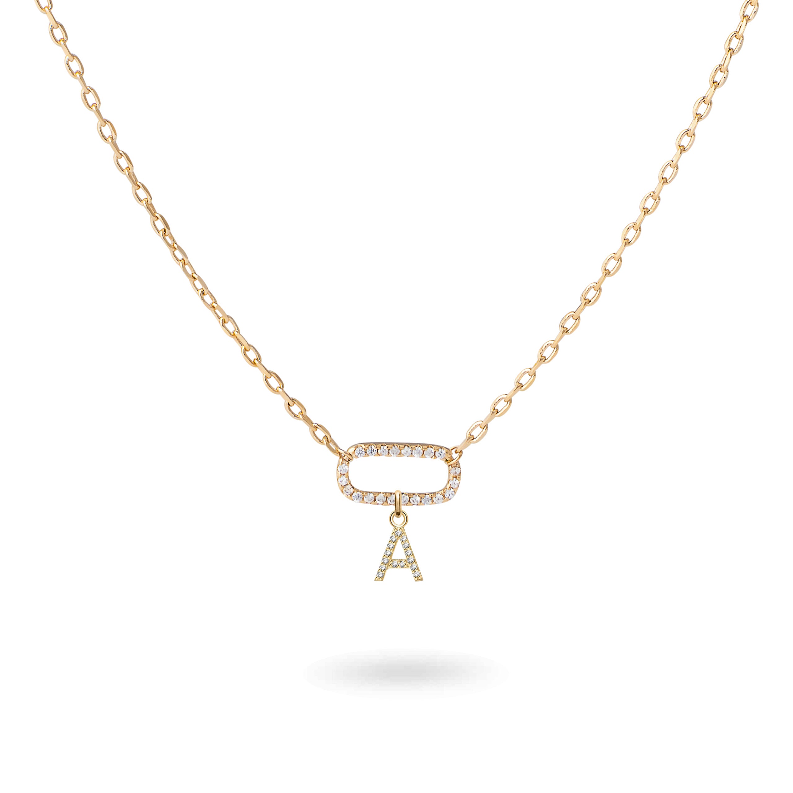 Collier personnalisable doré pour initiales et charms Laryssa - Bijou sur fond blanc