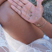 Collier pour enfant doré pendentif fraise - Bijou photographié sur main 
