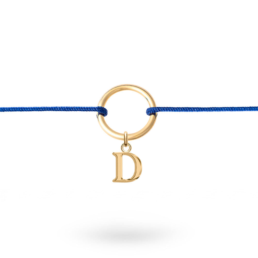 Bracelet cordon personnalisable doré initiales et charms Delya bleu - Bijou sur fond blanc