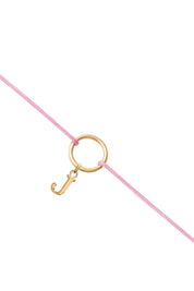 Bracelet cordon personnalisable doré initiales et charms Delya rose - Bijou sur fond blanc