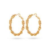 Boucles d'oreilles créoles dorées Gaya 4cm torsadées et texturées - Bijou photographié sur fond blanc