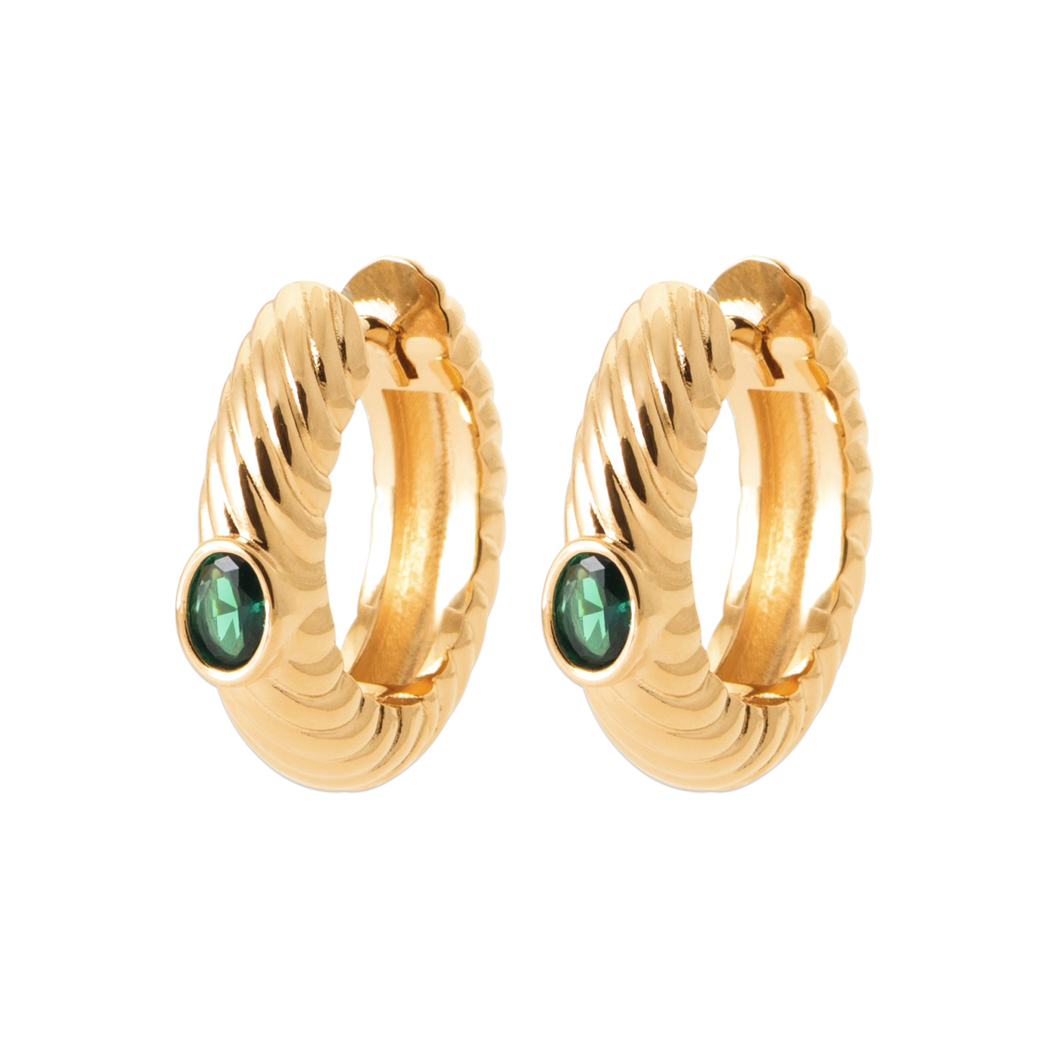 Créoles dorées Ambre torsadées avec zircon vert - Bijou photographié sur fond blanc 