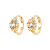 Créoles dorées Hedda blanc avec motifs orientaux sertis de zircons - Bijou photographié sur fond blanc 